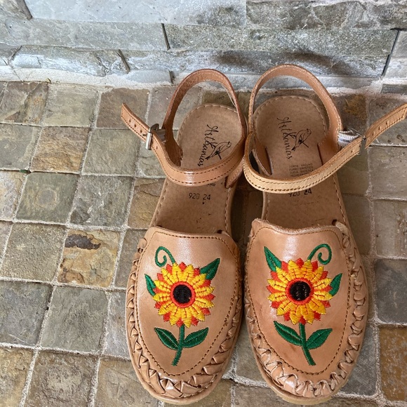 Sunflower 🌻 sandals / huraches de girasol - Picture 3 of 7